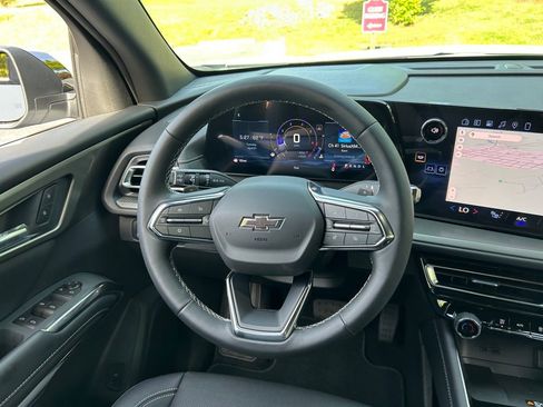 New 2026 Chevrolet Traverse LT w/ Midnight/Sport Edition FWD image 24