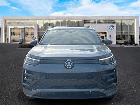 New 2025 Volkswagen Tiguan SE R-Line image 2