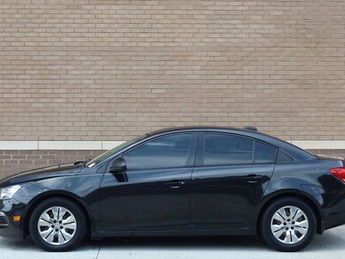 Used 2016 Chevrolet Cruze LS FWD image 3