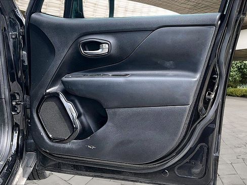 Used 2019 Jeep Renegade Altitude w/ Quick Order Package 2XM FWD image 15
