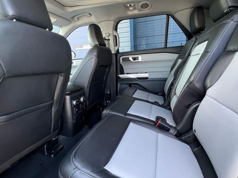 Used 2022 Ford Explorer XLT w/ Equipment Group 202A AWD/4WD image 10