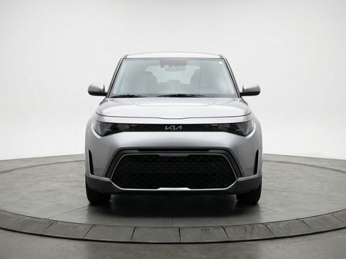 Used 2025 Kia Soul LX w/ LX Technology Package FWD image 2