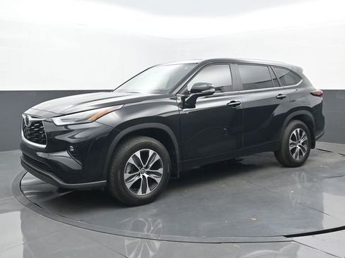 Used 2026 Toyota Highlander XLE AWD/4WD image 3
