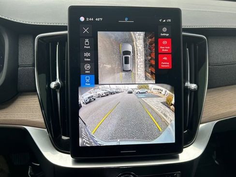 Used 2025 Volvo XC90 B6 Plus image 24