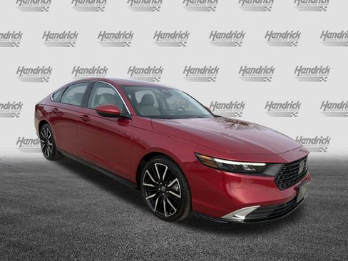 Used 2023 Honda Accord Touring image 2