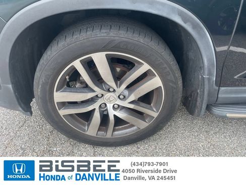 Used 2017 Honda Pilot Touring image 1