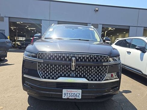 Used 2025 Lincoln Navigator L Reserve AWD/4WD image 3