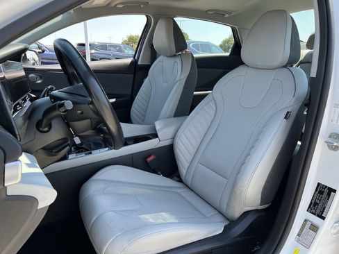 Used 2021 Hyundai Elantra Limited FWD image 23