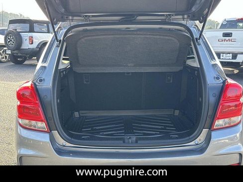 Used 2020 Chevrolet Trax LT w/ LT Convenience Package image 18