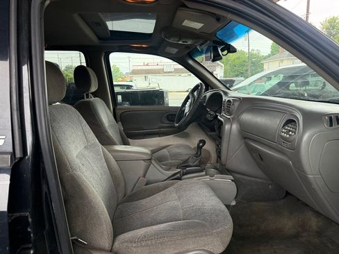 Used 2004 Chevrolet TrailBlazer LS w/ LS Preferred Equipment Group RWD image 8