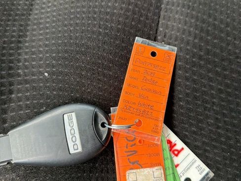 Used 2019 Dodge Grand Caravan SE w/ UConnect Hands-Free Group image 5