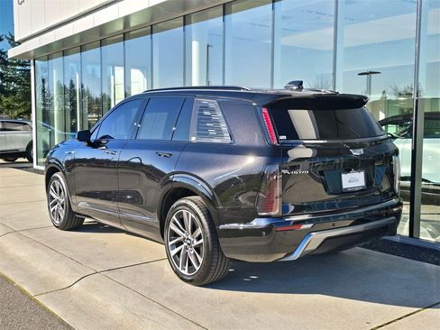 Certified 2026 Cadillac Vistiq Sport image 3