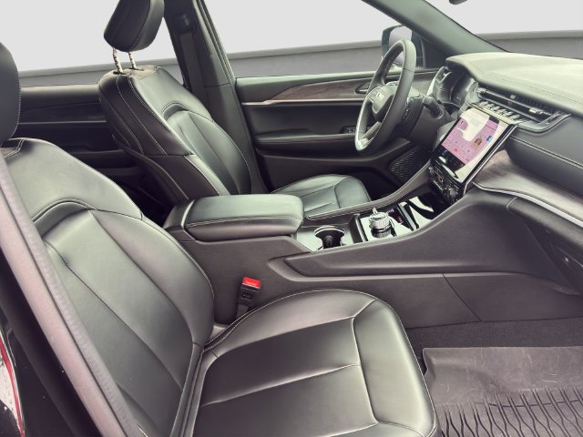 Used 2024 Jeep Grand Cherokee L Limited AWD/4WD image 9