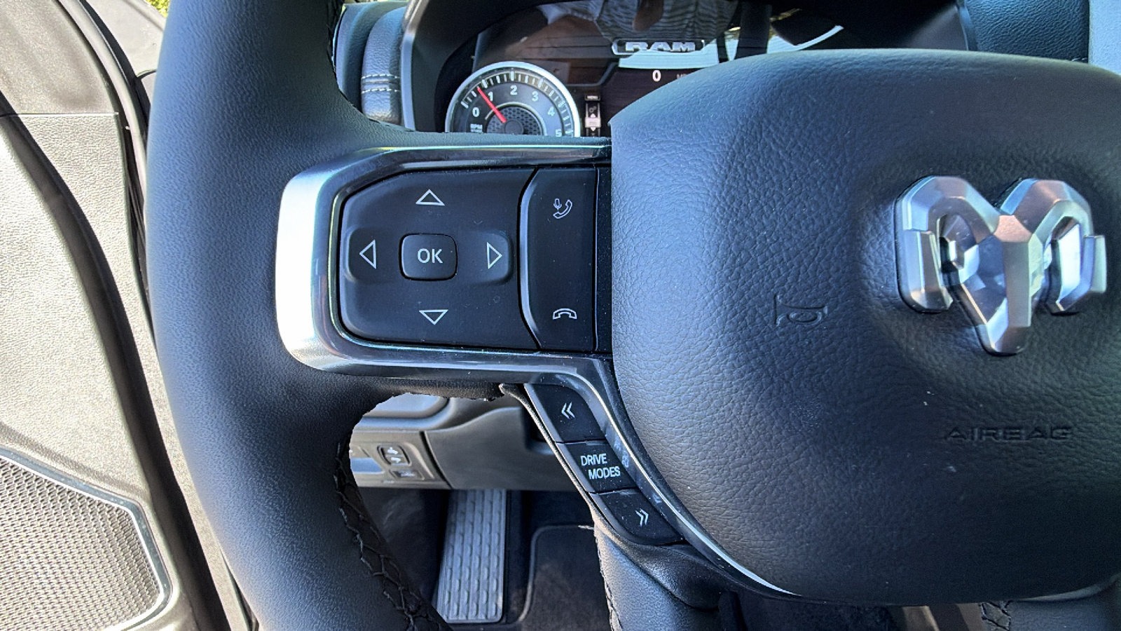 Used 2025 RAM 1500 Laramie w/ Sport Appearance Package AWD/4WD image 29