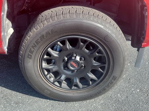 Certified 2025 Toyota Tacoma SR5 AWD/4WD image 10