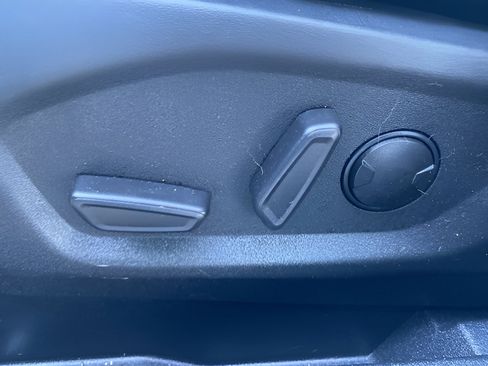 Certified 2023 Ford Edge SEL image 9