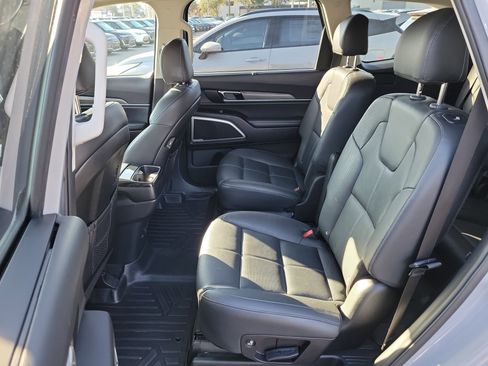 Used 2021 Kia Telluride EX w/ EX Premium Package image 16