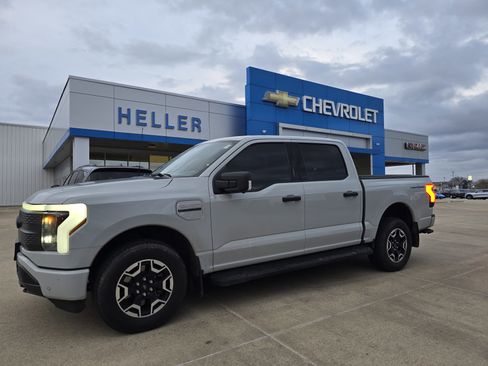 Used 2023 Ford F150 Lightning XLT image 3