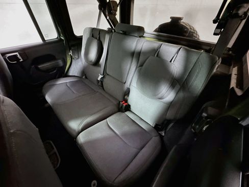 Used 2023 Jeep Wrangler Unlimited AWD/4WD image 21