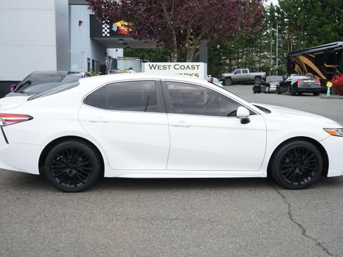Used 2018 Toyota Camry SE w/ Convenience Package FWD image 6