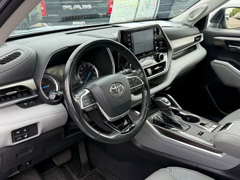 Used 2022 Toyota Highlander Limited AWD/4WD image 20