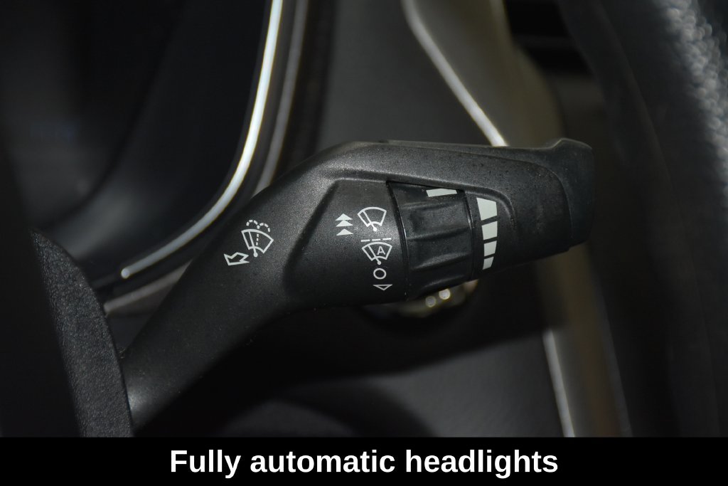 Used 2020 Ford Fusion SE FWD image 16
