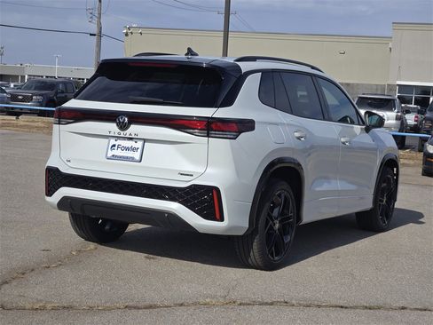 New 2026 Volkswagen Tiguan SE R-Line image 4