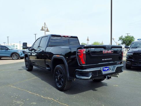 Used 2024 GMC Sierra 2500 AT4 w/ AT4 Premium Plus Package AWD/4WD image 4