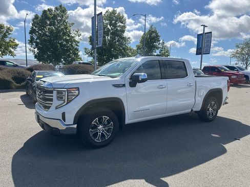 Used 2025 GMC Sierra 1500 SLT AWD/4WD image 5