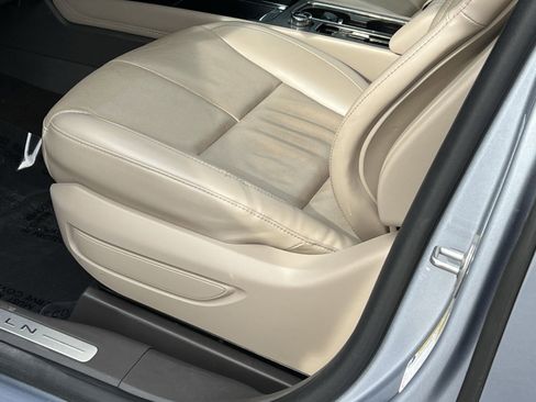 Used 2022 Lincoln Corsair Standard w/ Premium Package image 12