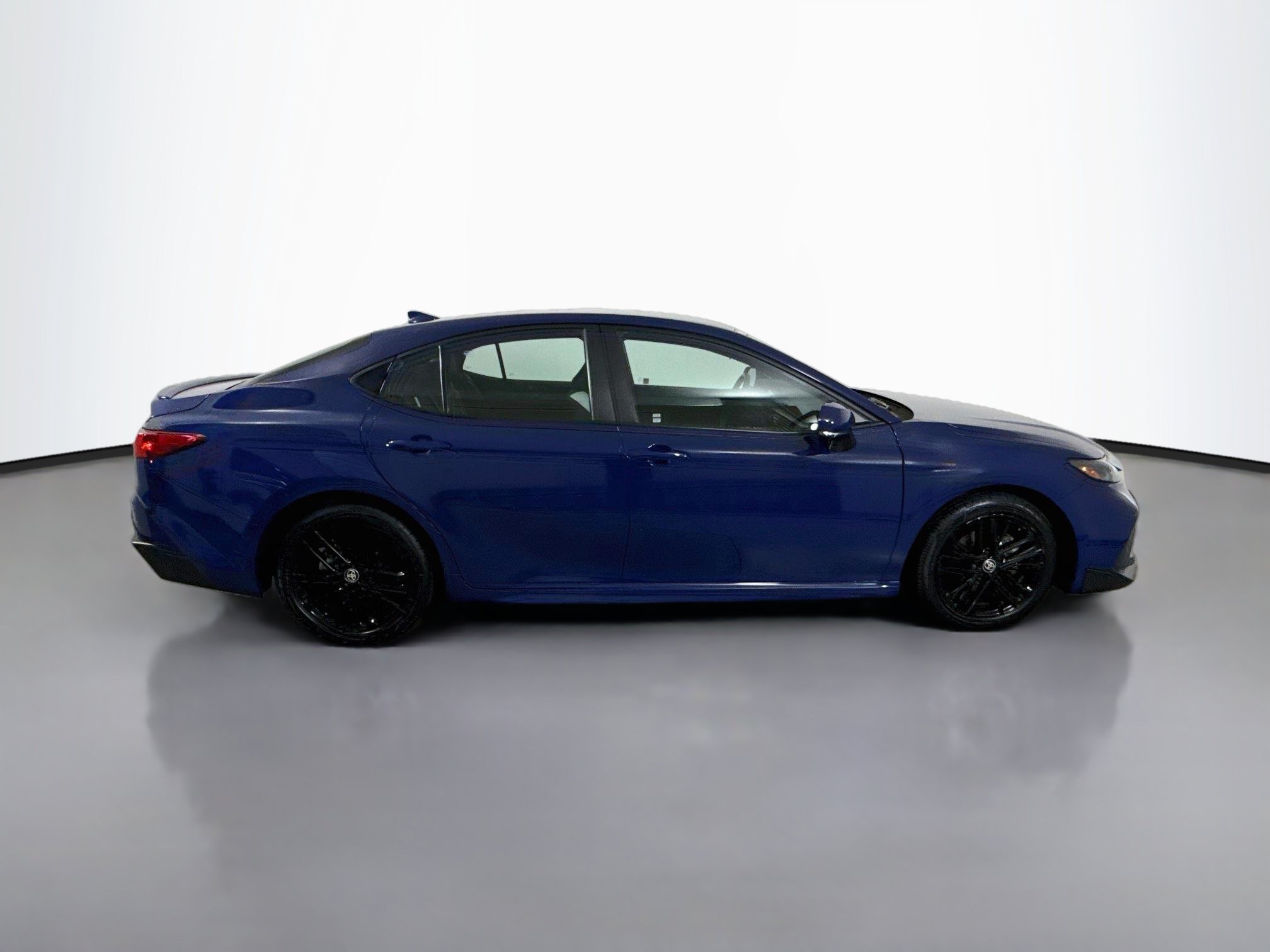 Used 2025 Toyota Camry SE FWD image 8