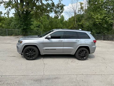 Certified 2020 Jeep Grand Cherokee Altitude AWD/4WD image 14