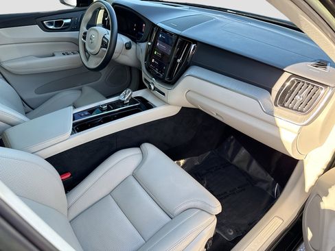 Used 2023 Volvo XC60 B6 Ultimate w/ Climate Package image 13