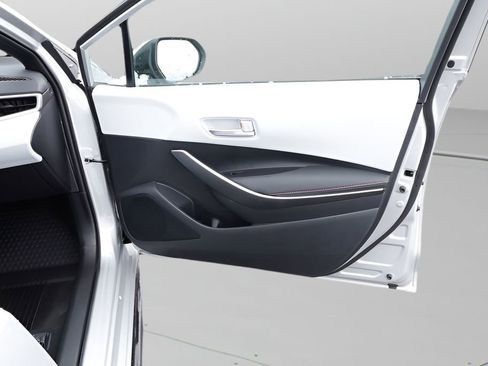 Certified 2025 Toyota Corolla SE w/ SE Premium Package image 17