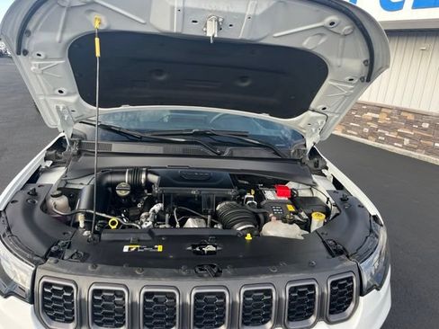 Used 2025 Jeep Compass Trailhawk AWD/4WD image 24