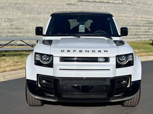 Certified 2023 Land Rover Defender 110 V8 image 9