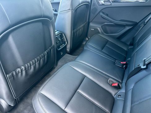Used 2025 Porsche Macan image 13