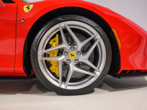 Used 2022 Ferrari F8 Tributo RWD image 22