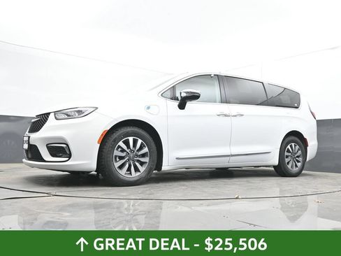 Used 2023 Chrysler Pacifica Limited FWD image 51