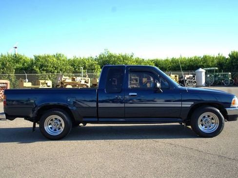 Used 1994 Toyota Pickup DX image 11