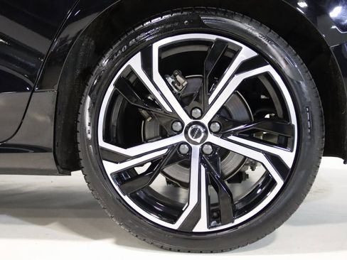 Used 2025 Volvo S60 B5 Core image 69