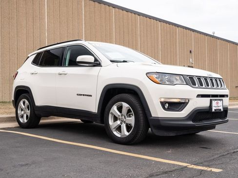 Used 2019 Jeep Compass Latitude w/ Cold Weather Group image 2