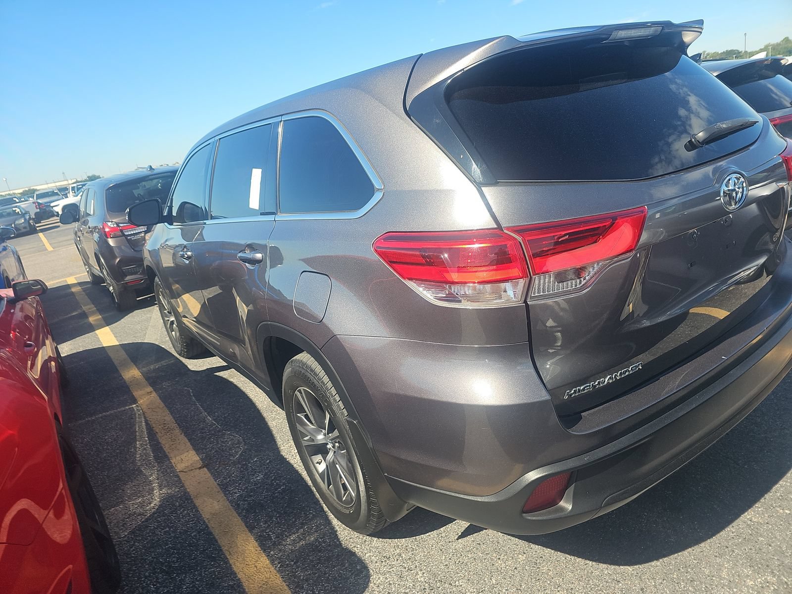 Used 2019 Toyota Highlander LE FWD image 8