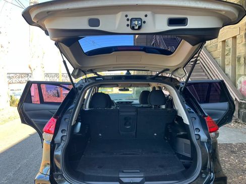 Used 2017 Nissan Rogue S FWD image 19