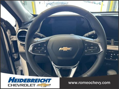 Used 2024 Chevrolet Trax LT w/ Driver Confidence Package FWD image 18