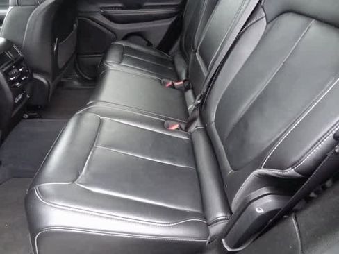 Used 2023 Jeep Grand Cherokee Limited image 19