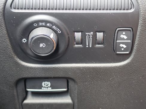 Used 2024 Jeep Wagoneer L Series II RWD image 22