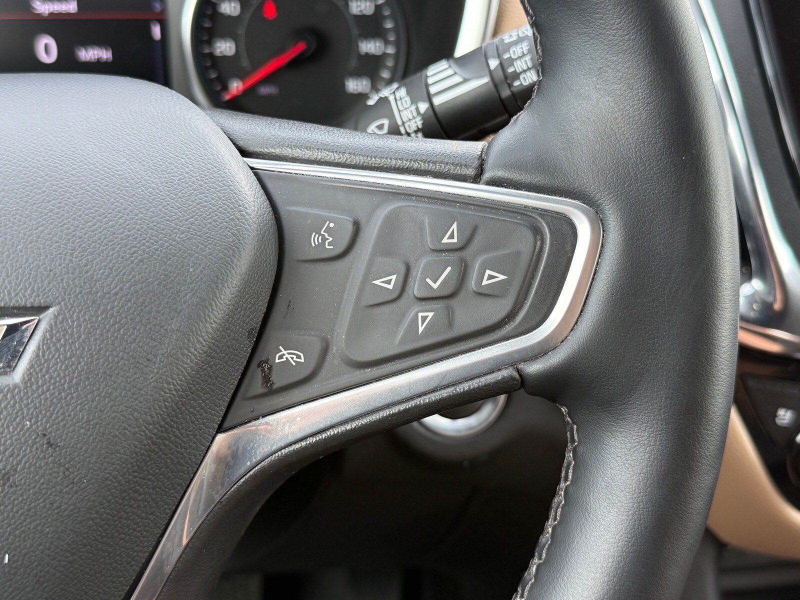 Used 2023 Chevrolet Equinox Premier AWD/4WD image 16
