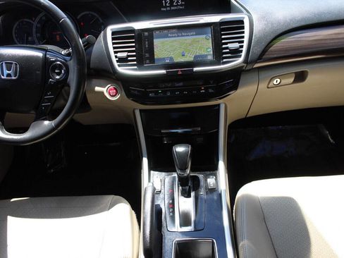 Used 2016 Honda Accord Touring image 8