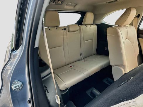Used 2020 Toyota Highlander Limited FWD image 29